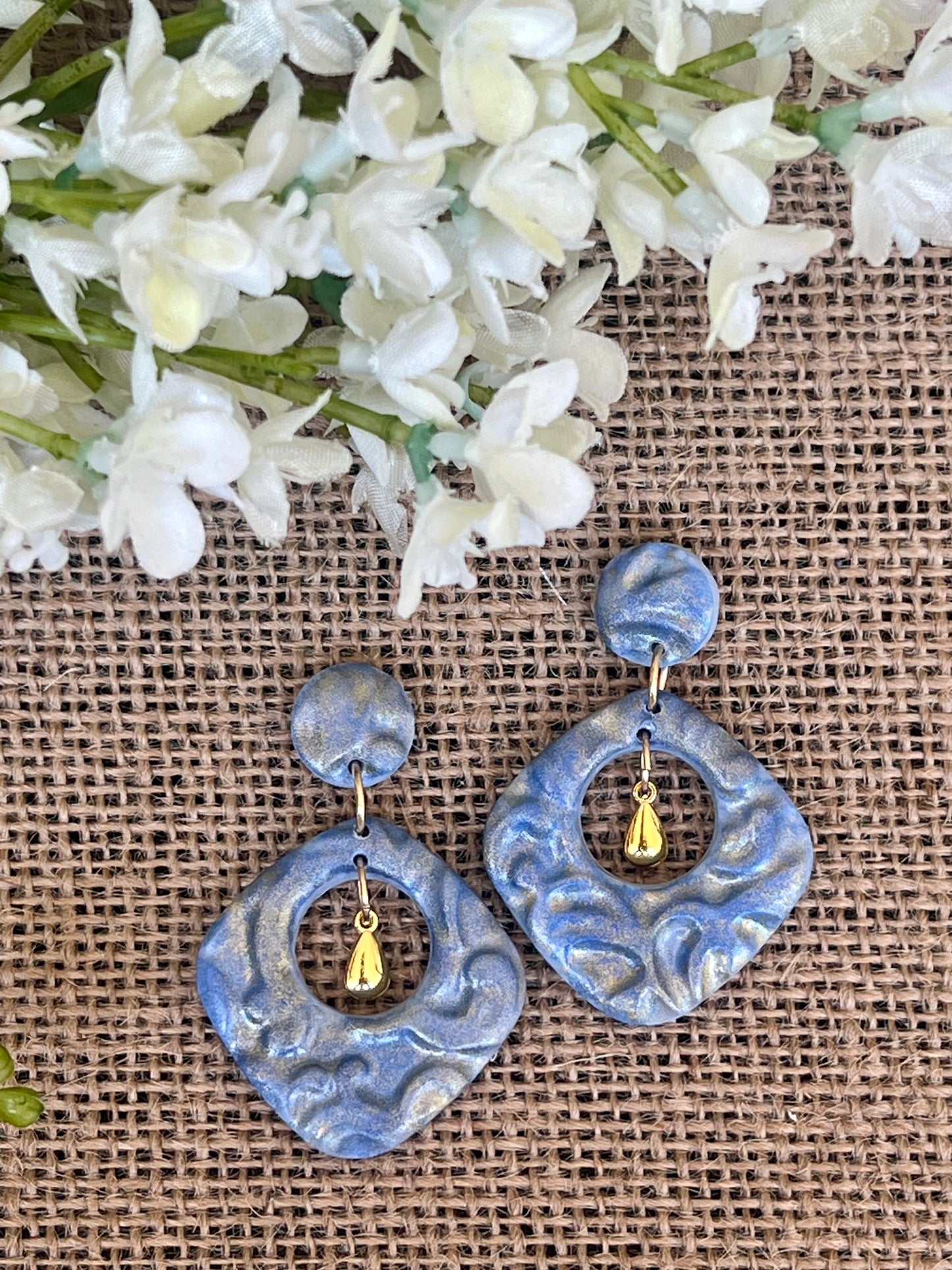 Blue Dangle Earrings with Gold Effect