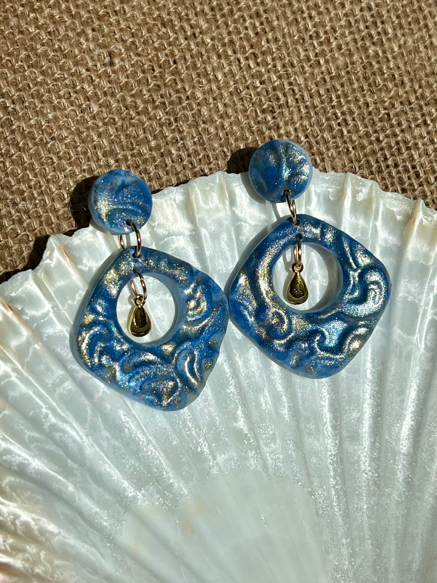 Blue Dangle Earrings with Gold Effect