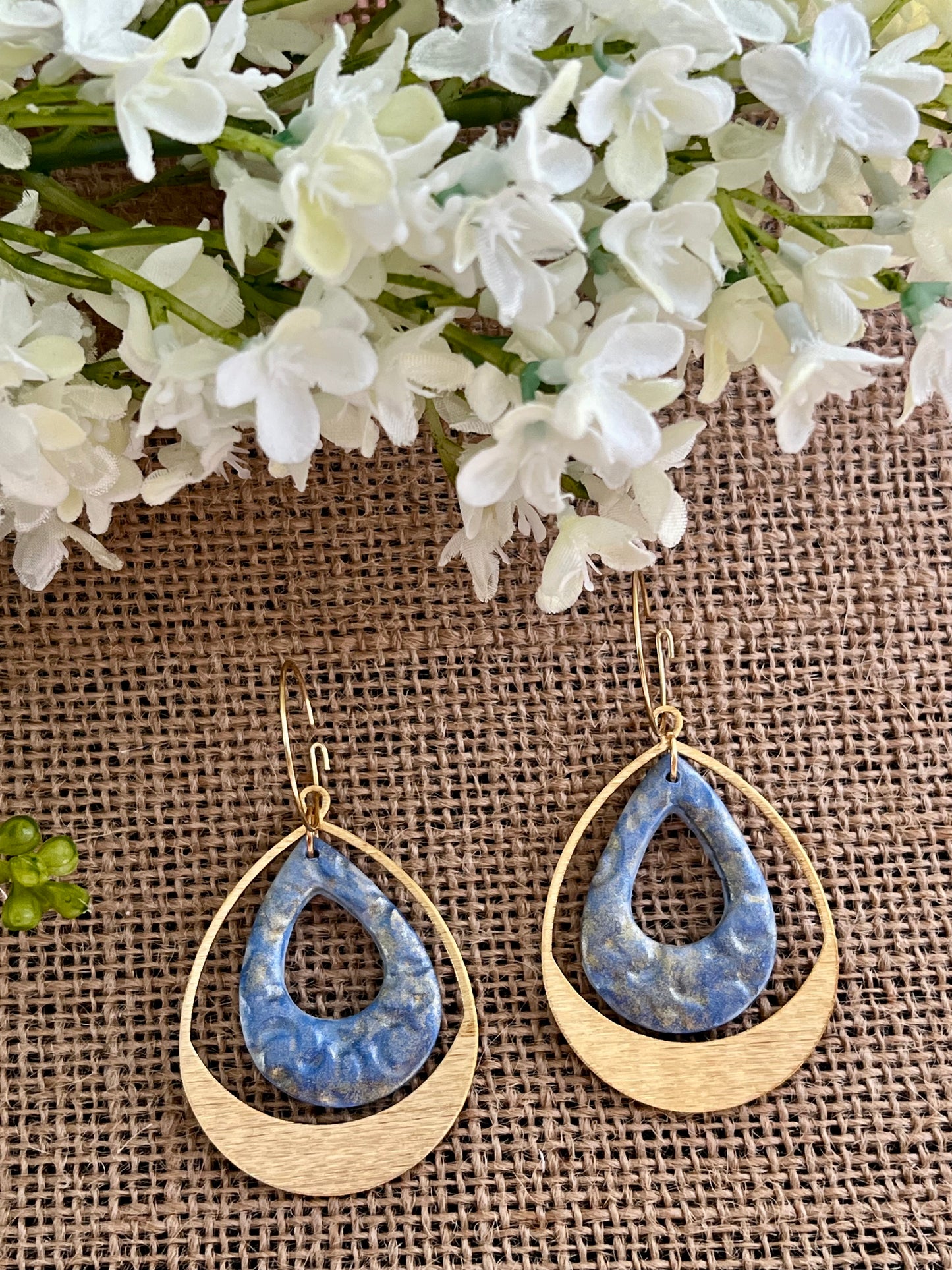 Blue Dangle Earrings with Gold Effect