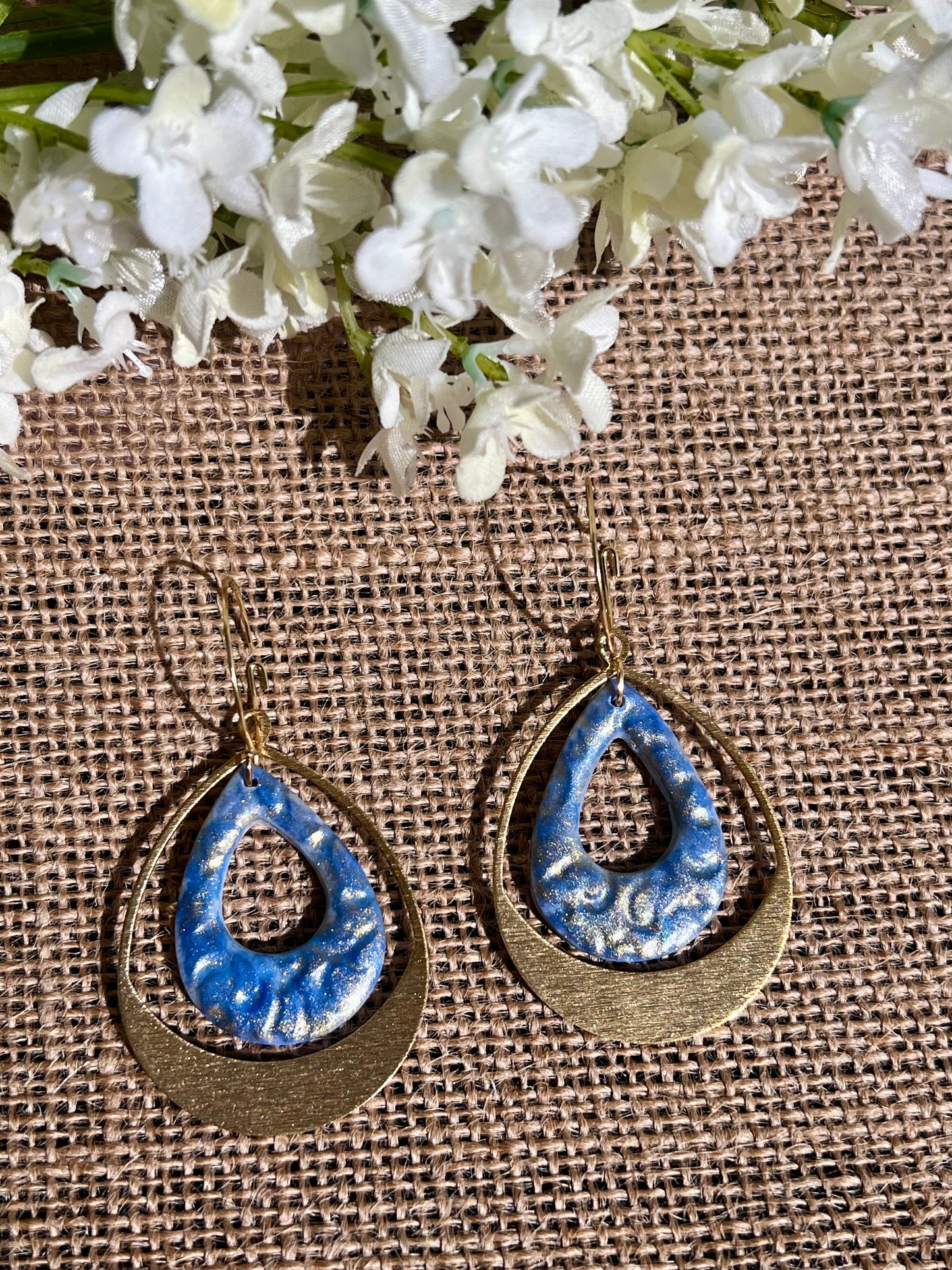 Blue Dangle Earrings with Gold Effect