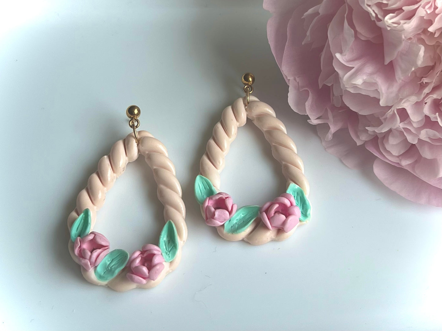 Romantic Dangle Earrings in Soft Pink