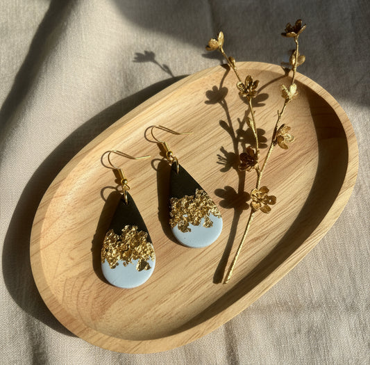 Teardrops Earrings in Black and White with Gold Details