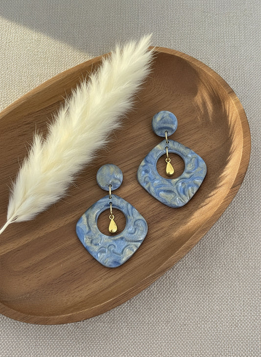 Blue Dangle Earrings with Gold Effect