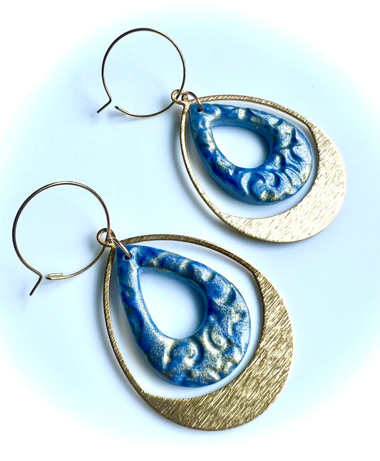 Blue Dangle Earrings with Gold Effect
