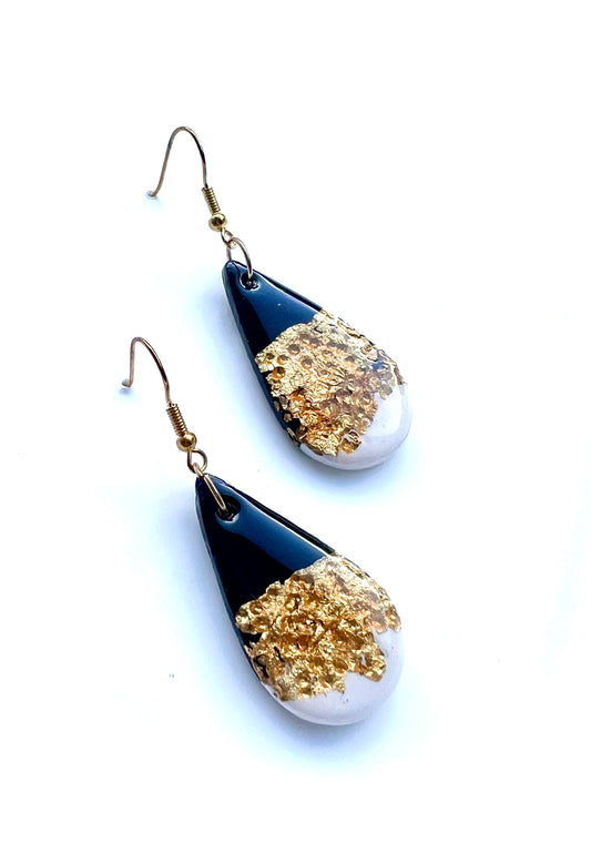Teardrops Earrings in Black and White with Gold Details